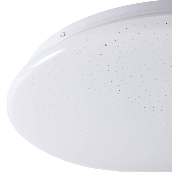 Runde LED-Deckenleuchte mit Sternenhimmel-Effekt aus Kunststoff.