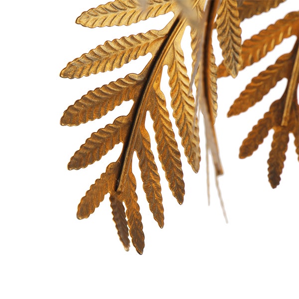 Dekorative goldfarbene Farnblätter für Innenräume