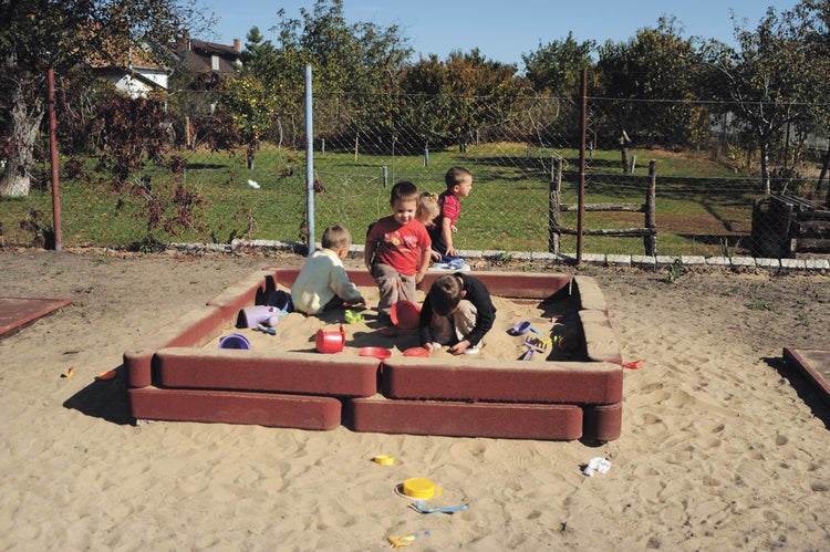 Sandkastenrand aus Gummi – 100 x 15 x 15 cm – Rot – Riemen