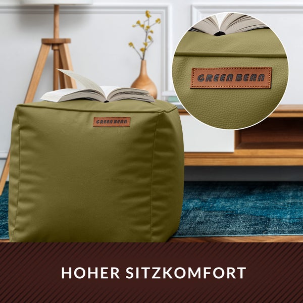 Quadratischer Sitzhocker mit Lederetikett der Marke Green Bean und Buch auf dem Hocker