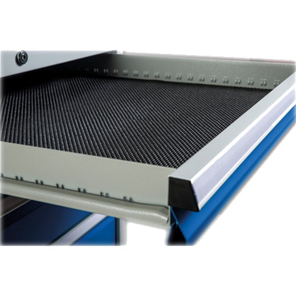 Detailaufnahme einer Metallkonstruktion mit Gittereinsatz.