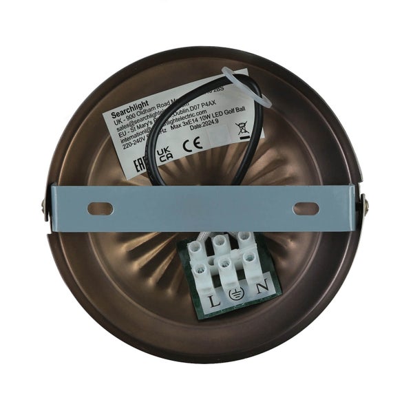 Detailansicht einer Deckenleuchte mit Montagehalterung und elektrischen Anschlüssen