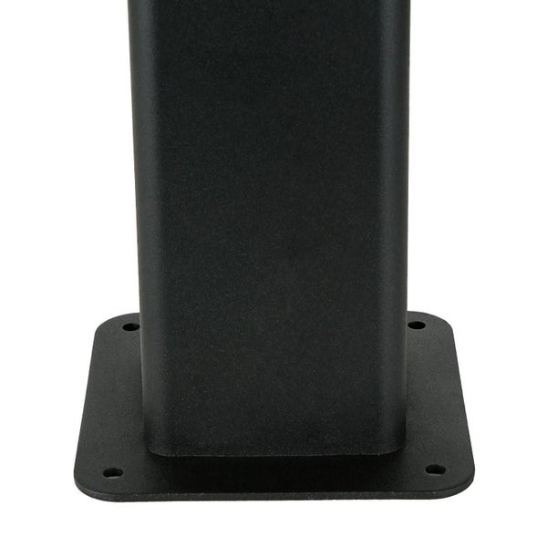 Detailansicht einer schwarzen Pfostenbefestigung