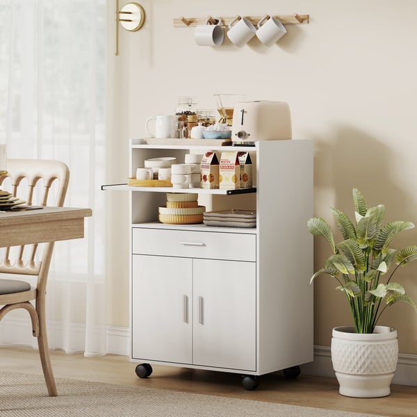 Moderner weißer Küchenwagen auf Rollen mit offenen Regalen, einer Schublade und Unterschrank in einem hellen, organisierten Zimmer.