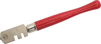 Manueller Glasschneider mit rotem Holzgriff und Metall-Schneidkopf mit Kerben.