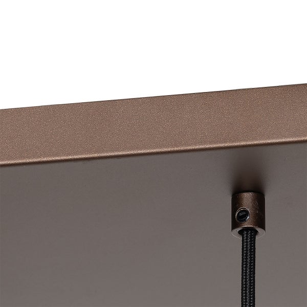 Detailaufnahme einer Deckenleuchte mit Kabelaufhängung