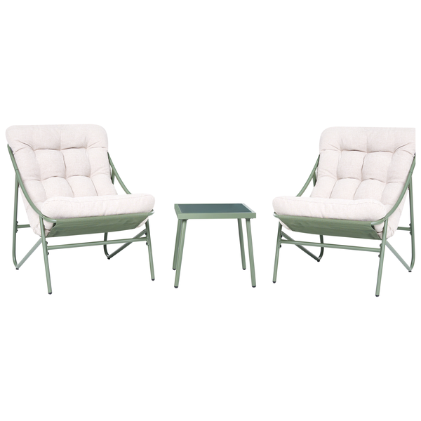 Dreiteiliges Garten-Lounge-Set bestehend aus zwei Metallsesseln mit gesteppten Polstern und einem quadratischen Beistelltisch.