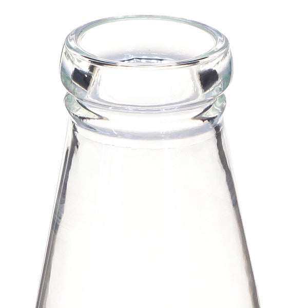 Detailaufnahme des Halses einer Glasflasche