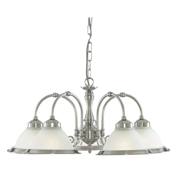 Kronleuchter mit vier Lichtquellen und gerippten Glasschirmen an einer Metallaufhängung