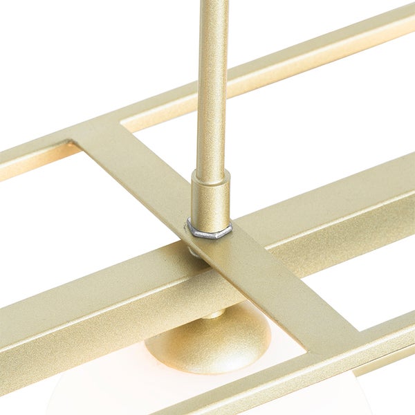 Detailansicht einer Pendelleuchte mit Metallrahmen