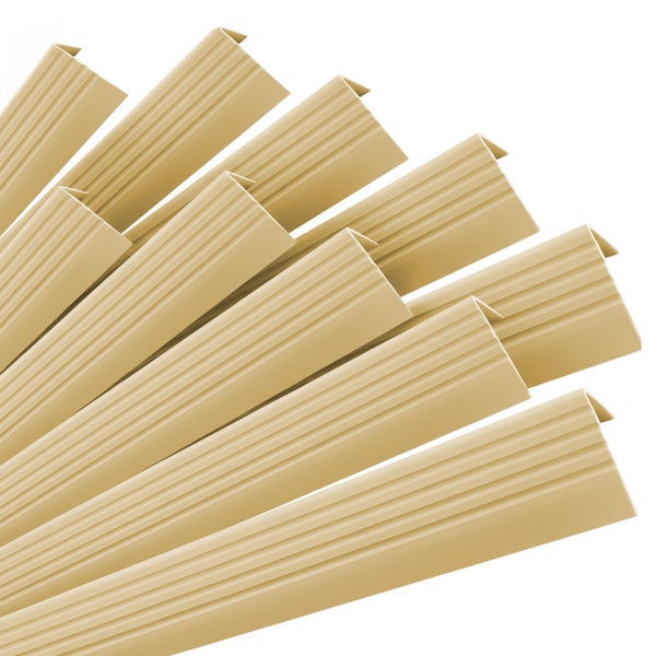 Mehrere Sockelleisten aus Kunststoff