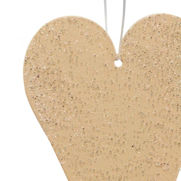 Herzförmiger Anhänger mit glitzernder Oberfläche