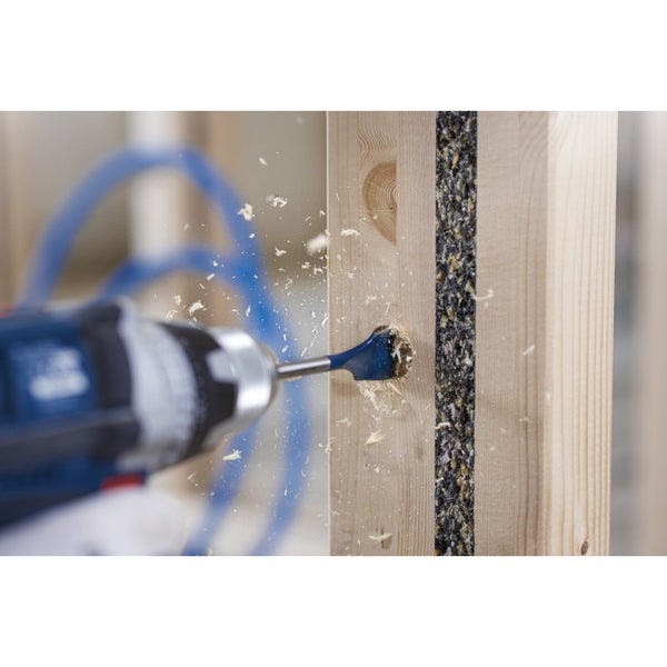 Forstnerbohrer im Einsatz an einem Holzrahmen