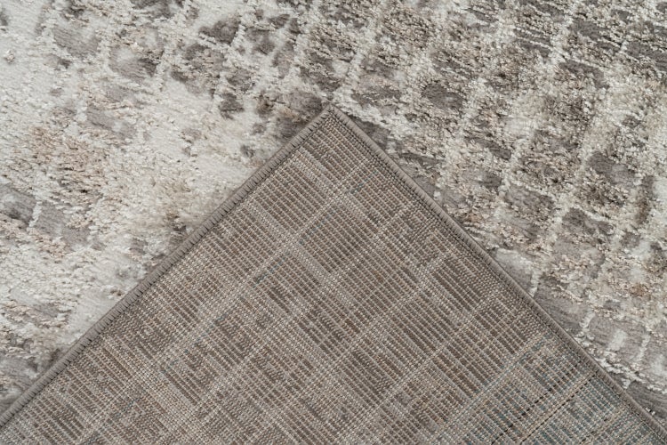 Detailansicht der Teppichrückseite mit Textur und umgeschlagener Ecke für Wohnteppich