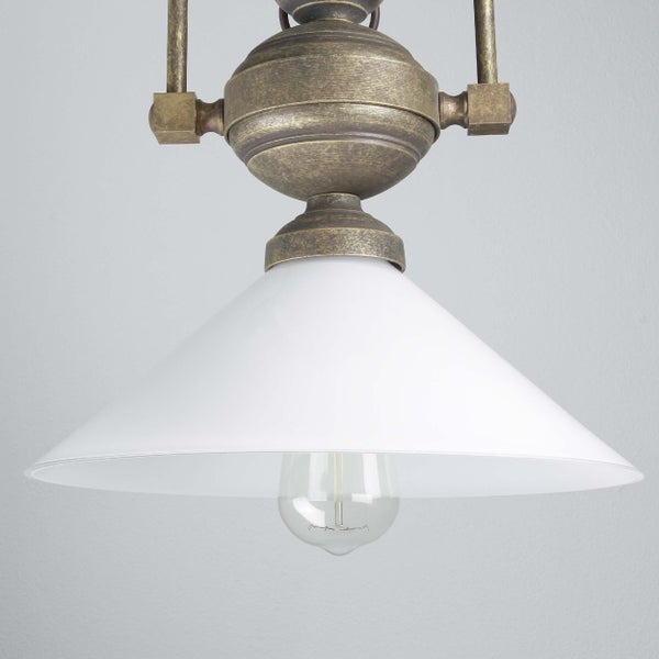 Hängelampe mit Lampenschirm und Glühbirne