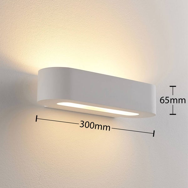 Weiße ovale LED-Wandleuchte mit Lichtaustritt oben und unten, Länge 300 Millimeter, Höhe 65 Millimeter.