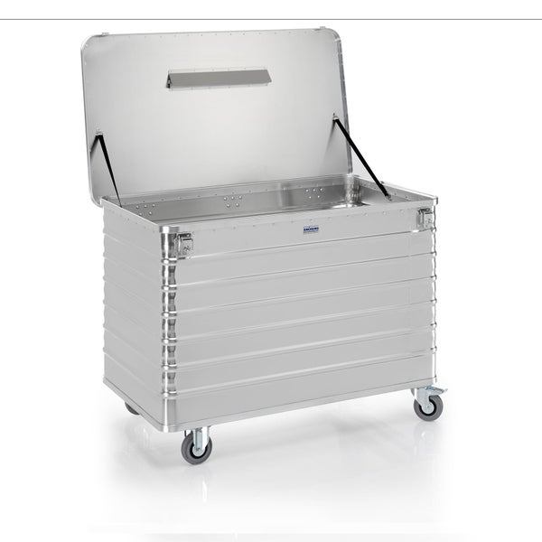 Bonsai-Baum mit geschwungenem Stamm und grünen Blättern in einer rechteckigen, blau glasierten Keramikschale mit Untersetzer.