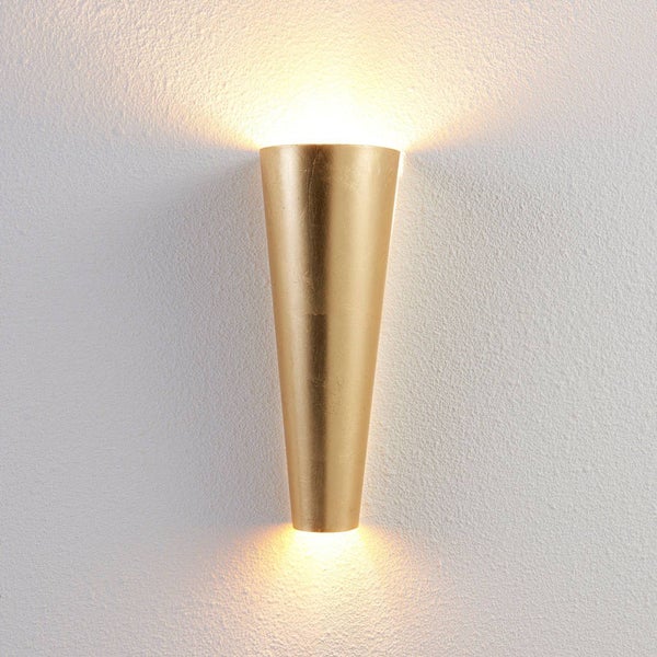 Goldfarbene Wandleuchte für den Innenbereich