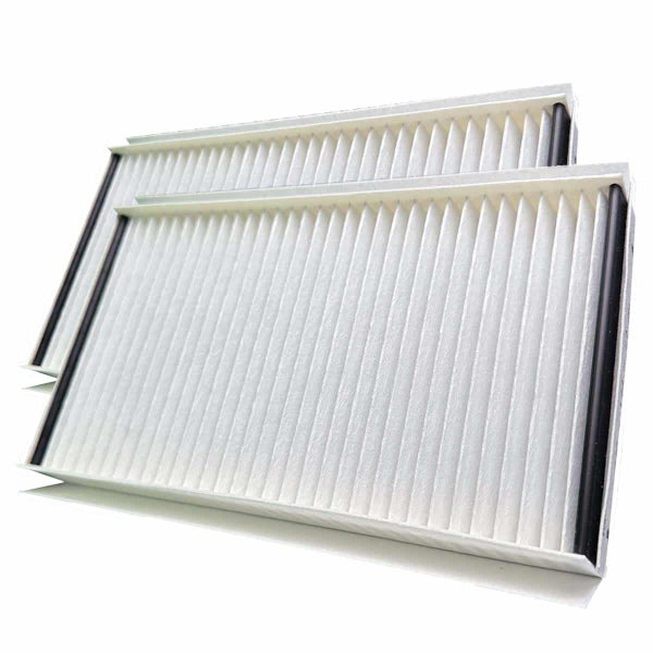 Zwei Innenraumfilter für Fahrzeuge