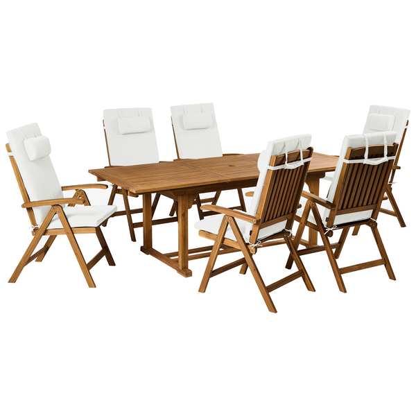 Gartenmöbel-Set aus Holz bestehend aus einem rechteckigen Tisch und sechs klappbaren Hochlehnern mit weißen Sitzpolstern.