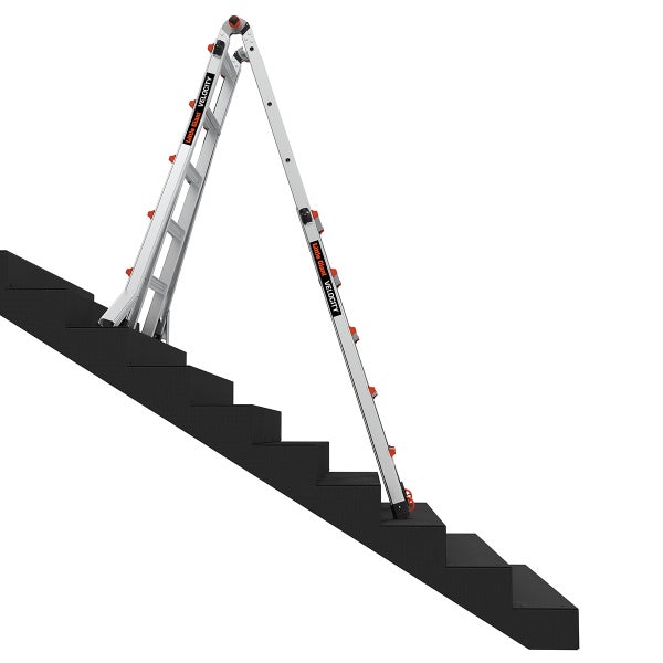 Little Giant Velocity Mehrzweckleiter aus Aluminium in A-Stellung auf einer Treppe platziert