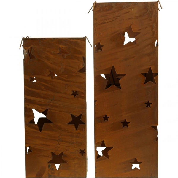 Zwei rostige Metall Laternen mit Sternenmuster