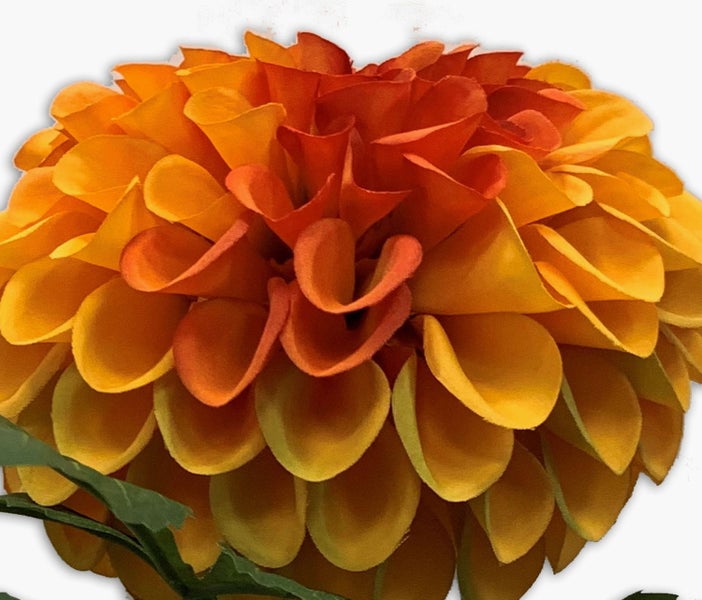 Künstlicher Dahlienblütenkopf aus Textil mit gelben und orangen Blütenblättern.