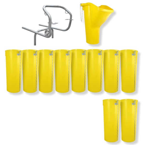 Zehn gelbe Futtereimer mit Kette, ein gelber Futtertrichter mit Kette und ein Gestell