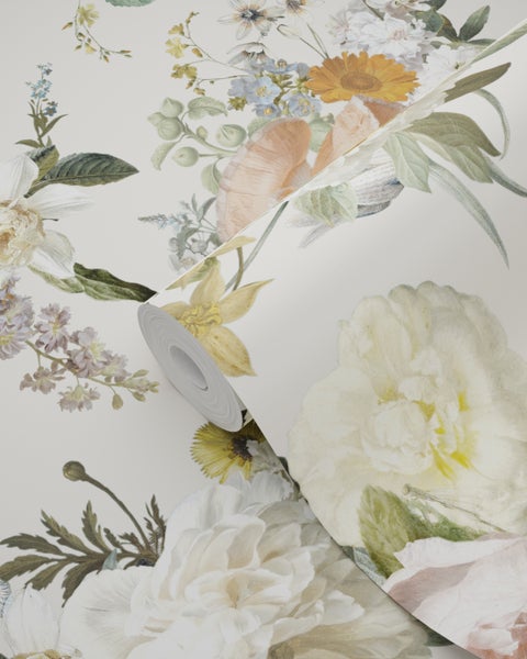 Tapetenrolle mit floralem Muster