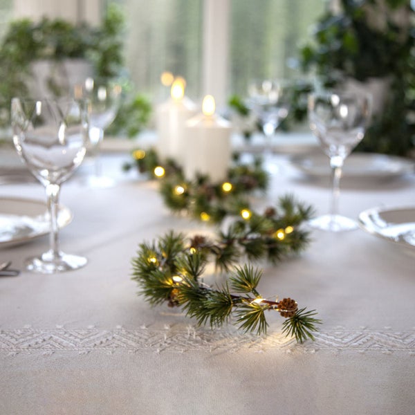 Hängender Papierstern mit sieben Zacken