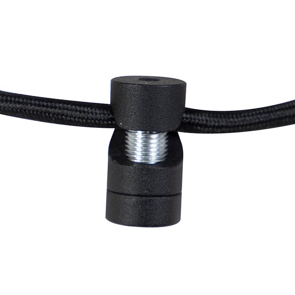 Zugentlastung für Textilkabel aus schwarzem Kunststoff mit silbernem Gewinde.