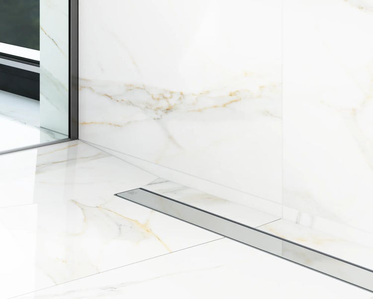 Bodenebene Dusche mit Ablaufrinne