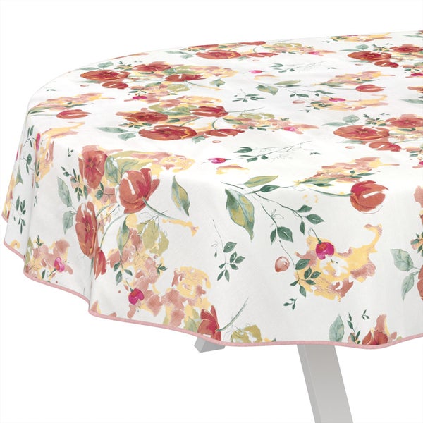 Runde Tischdecke mit floralem Muster und rosa Saum, rote Blüten und grüne Blätter auf weißem Grund.