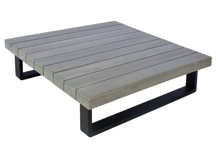 Grauer Loungetisch mit einer Tischplatte aus Holzlatten und schwarzen U-förmigen Metallbeinen.