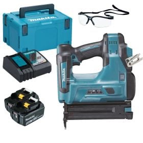 Makita Akku Nagler Set mit zwei Akkus, Ladegerät, Schutzbrille und Transportkoffer.
