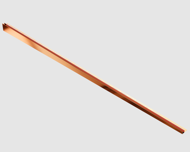 L-förmiges Fliesenprofil aus Aluminium in Kupferoptik für Wand- und Bodenfliesen.
