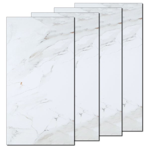 Vier Fliesen mit Marmoroptik.