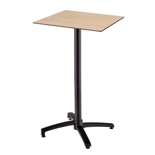 Quadratischer Stehtisch mit Tischplatte in Holzoptik und schwarzem Metall-Säulenfuß.