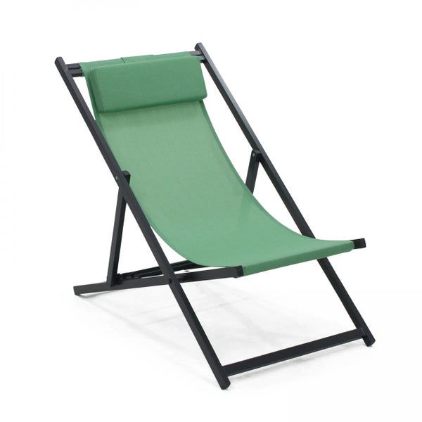 Klappbarer Liegestuhl mit schwarzem Holzgestell, grüner Textilbespannung und integriertem Kopfpolster.