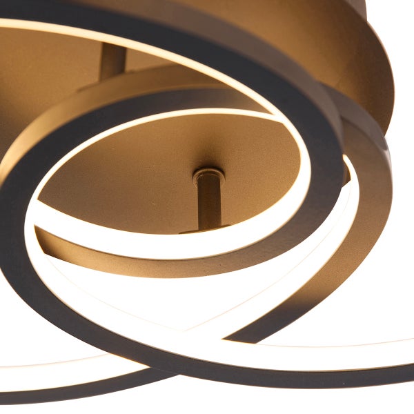 Nahaufnahme einer spiralförmigen LED-Deckenleuchte