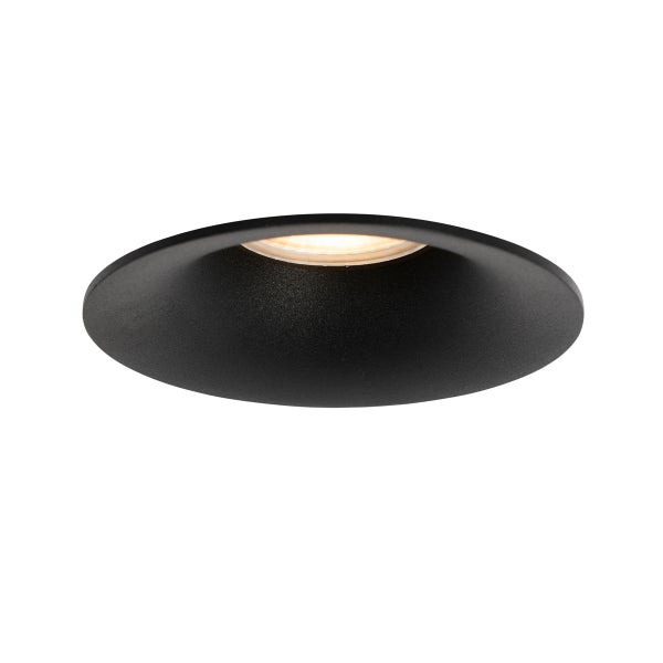 Runder Einbaustrahler in Schwarz mit warmweißem Lichtschein.
