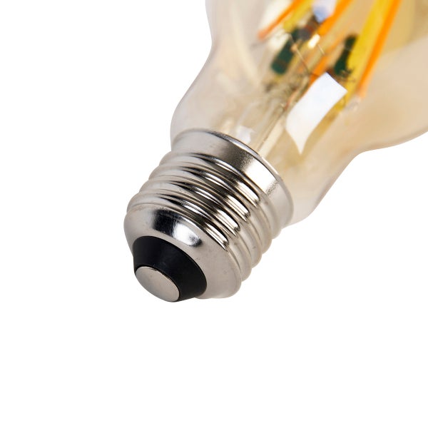 Nahaufnahme des E27-Sockels einer LED-Filament-Lampe.