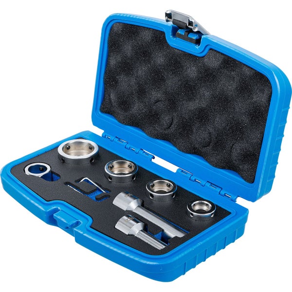 Werkzeugsatz in blauem Koffer mit verschiedenen Werkzeugen