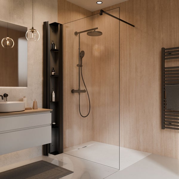 Modernes Badezimmer mit begehbarer Dusche, schwarzem Duschsystem, Waschtisch mit Aufsatzbecken und schwarzem Handtuchheizkörper.