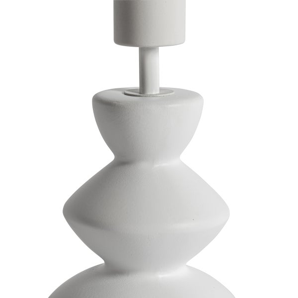 Detail einer weißen Tischleuchte