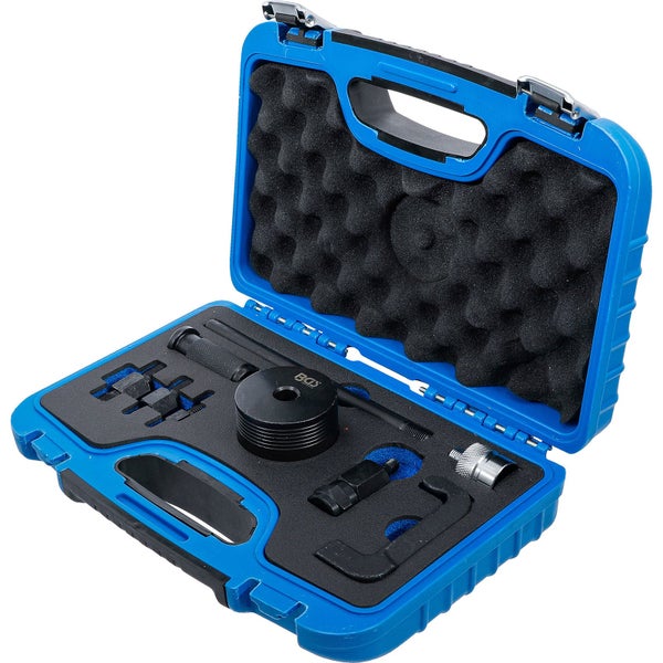 Werkzeugsatz im blauen Werkzeugkoffer, mit Schaumstoffeinlage zur Aufbewahrung.