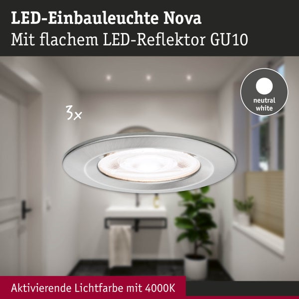 LED-Einbauleuchte Nova 3er-Set, flacher GU10-Reflektor, neutralweißes Licht 4000 Kelvin, flache Metall-Optik, eingebaut in modernem Badezimmer.