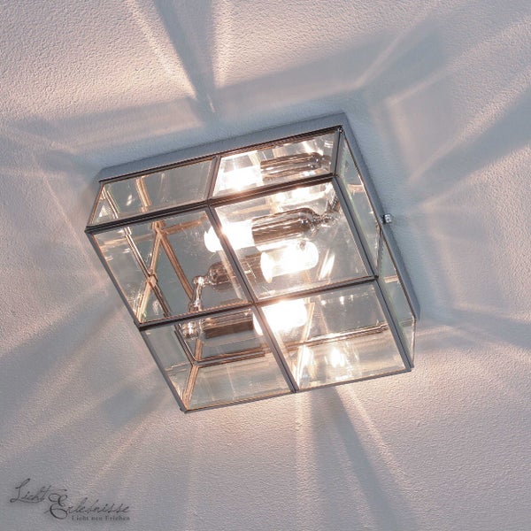 Deckenleuchte mit Glasgehäuse und mehreren Leuchtmitteln