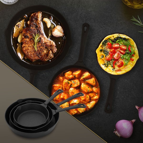 BBQ#BOSS Raketenofen mit Grillpfanne, Tragetasche, Stahl, Schwarz, + 3-tlg. Gusseisen Pfannen Set, Campingkocher Holz Brennholzständer, Doppeltür, Camping BBQ Holzofen, Outdoor, Dutch Oven Raketenherd