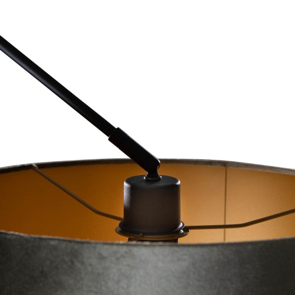 Detailaufnahme einer Lampe mit Lampenschirm